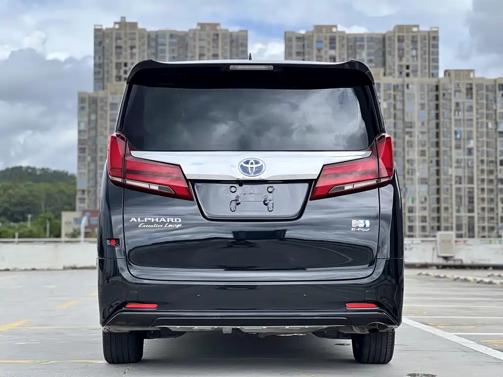 Toyota Alphard 2023 — фото 11