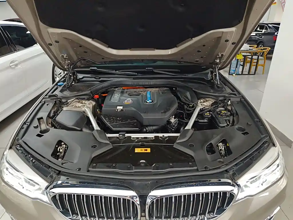 BMW 5 Series New Energy 2020 — фото 16
