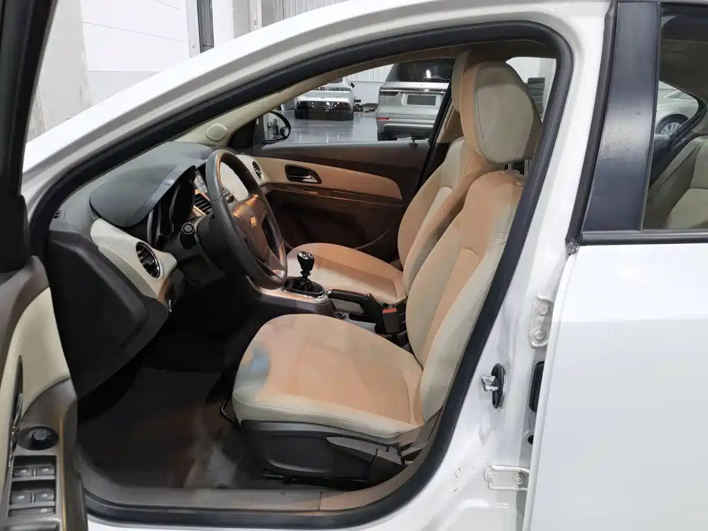 Chevrolet Cruze 2015 — фото 10