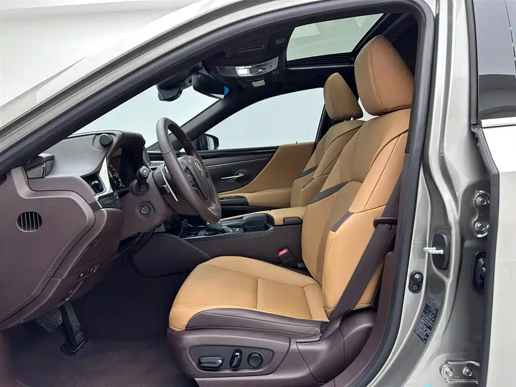 Lexus ES 2021 — фото 19