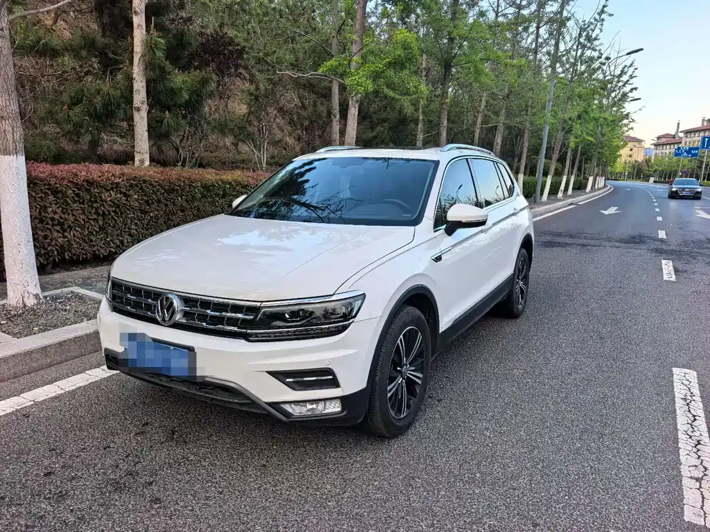 Volkswagen Tiguan L 2018 — фото 1