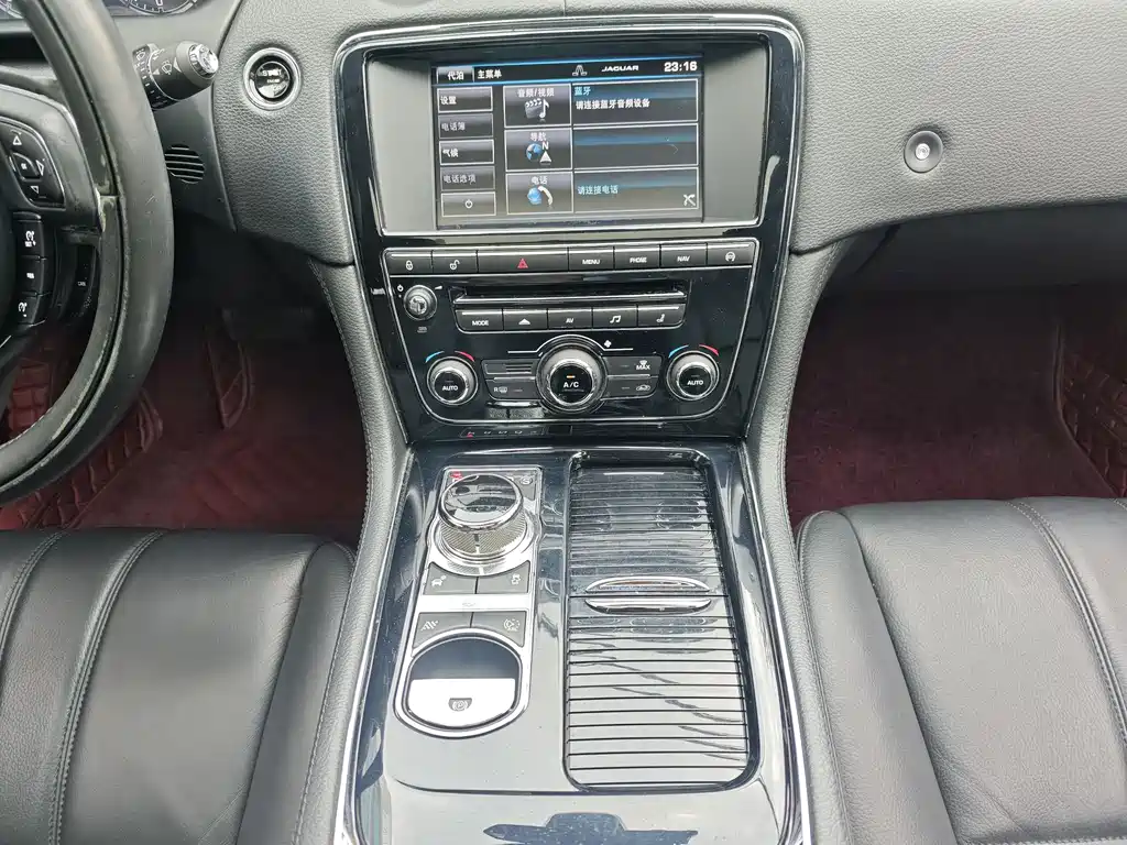 Jaguar XJ 2014 — фото 12