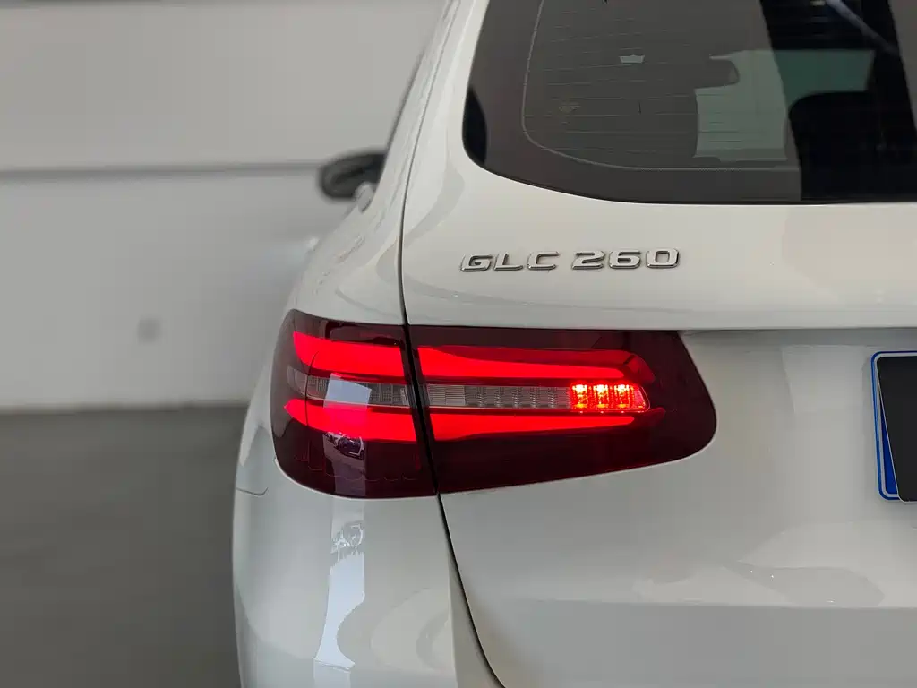 Mercedes-Benz GLC 2018 — фото 15