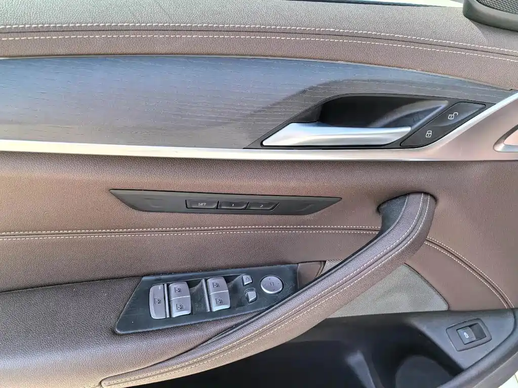 BMW 5 Series 2023 — фото 9