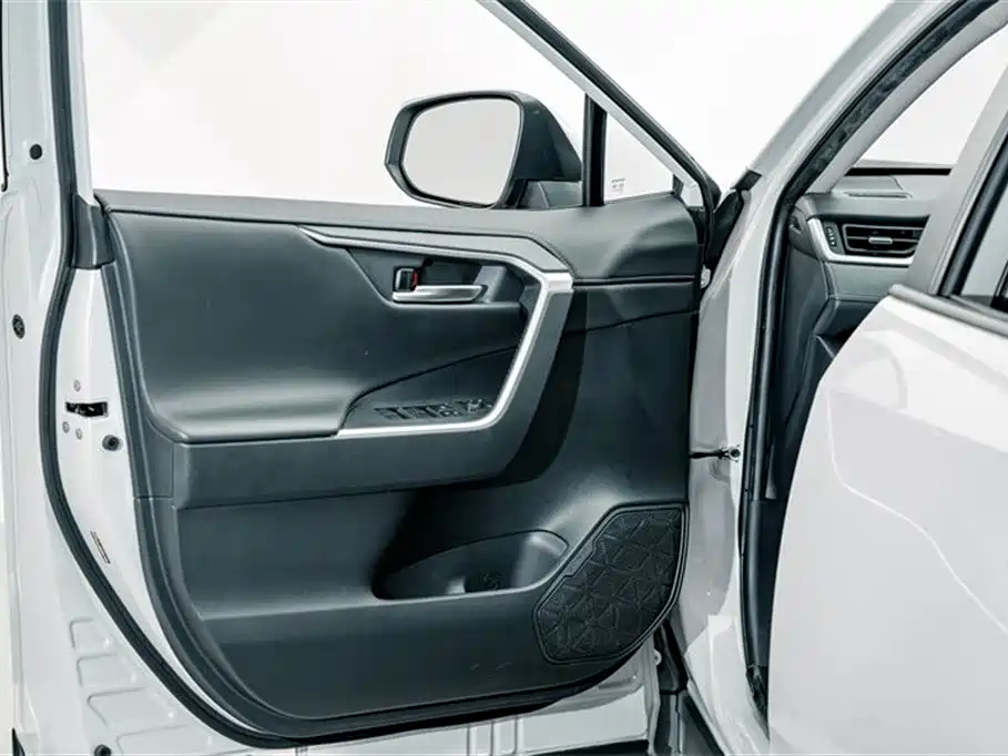 Toyota RAV4 2020 — фото 17
