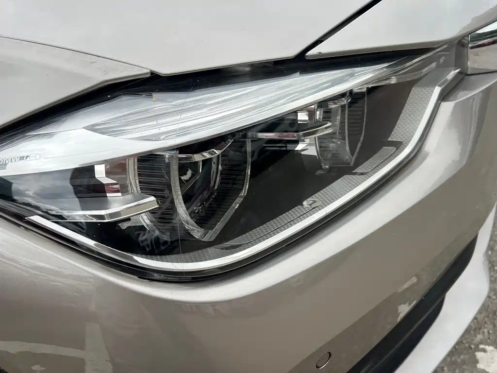 BMW 3 Series 2017 — фото 11