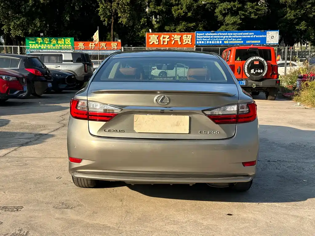 Lexus ES 2018 — фото 17