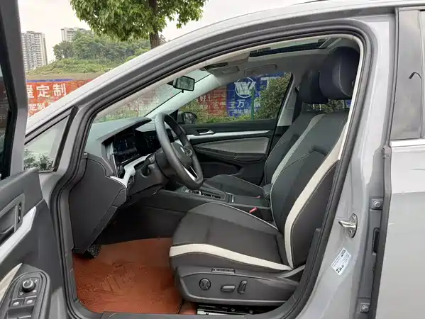 Volkswagen Golf 2021