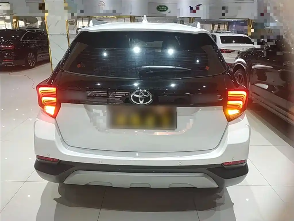 Toyota Yaris L 2022 — фото 6