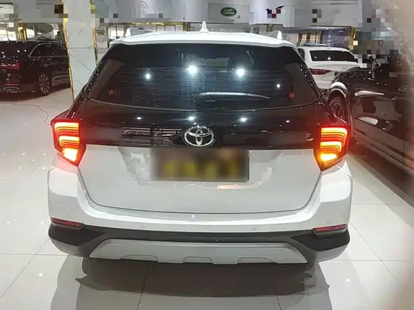 Toyota Yaris L 2022