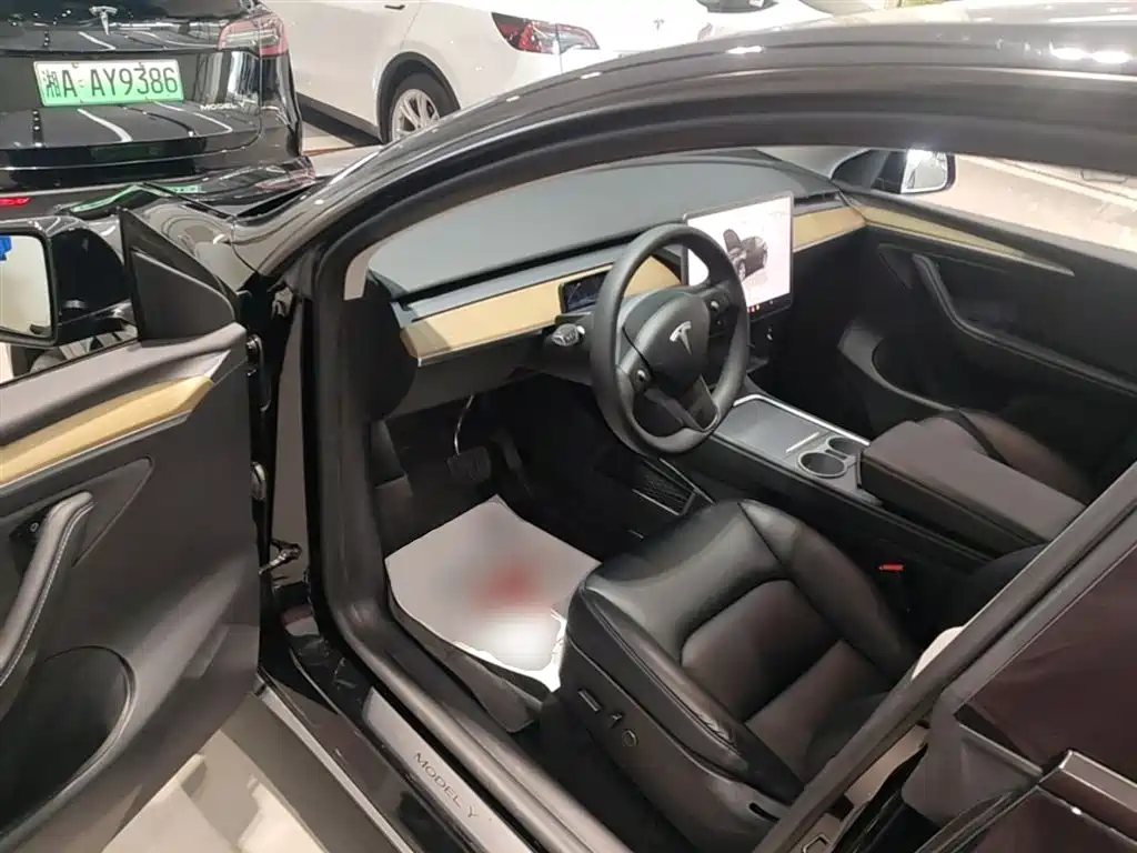 Tesla Model Y 2023 — фото 16