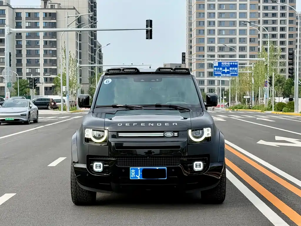 Land Rover Defender 2025