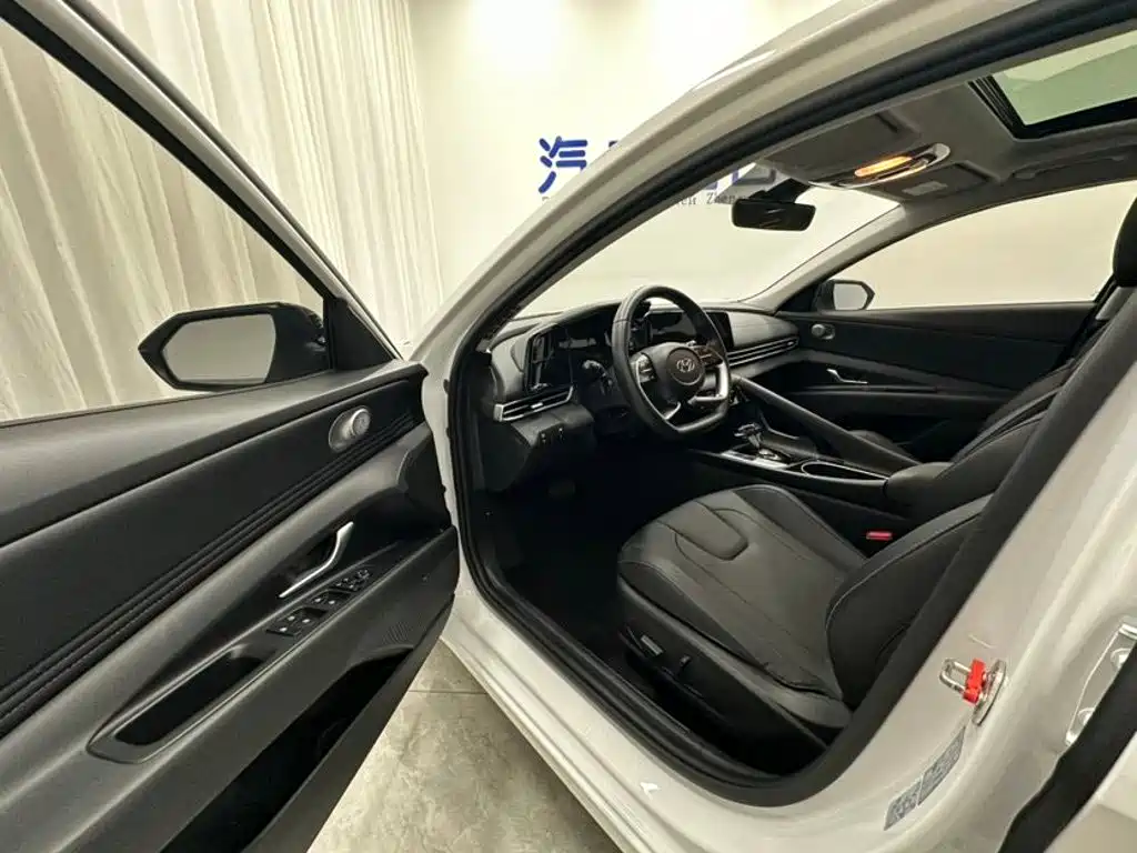 Hyundai Elantra 2023