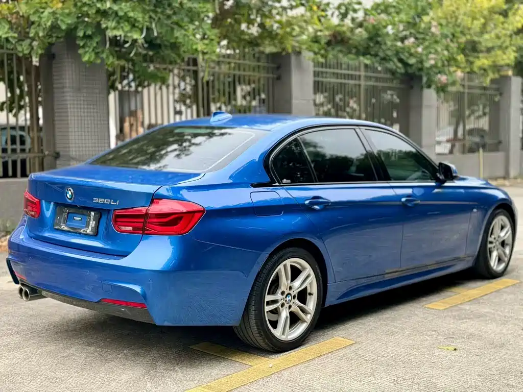 BMW 3 Series 2019 — фото 17