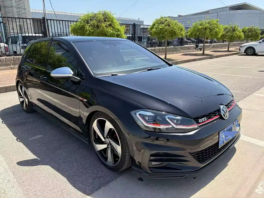 Volkswagen Golf GTI 2018 — фото 3