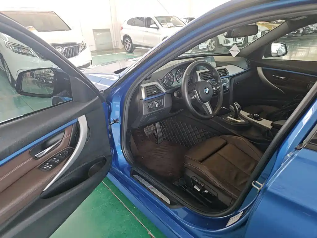 BMW 3 Series 2019 — фото 16