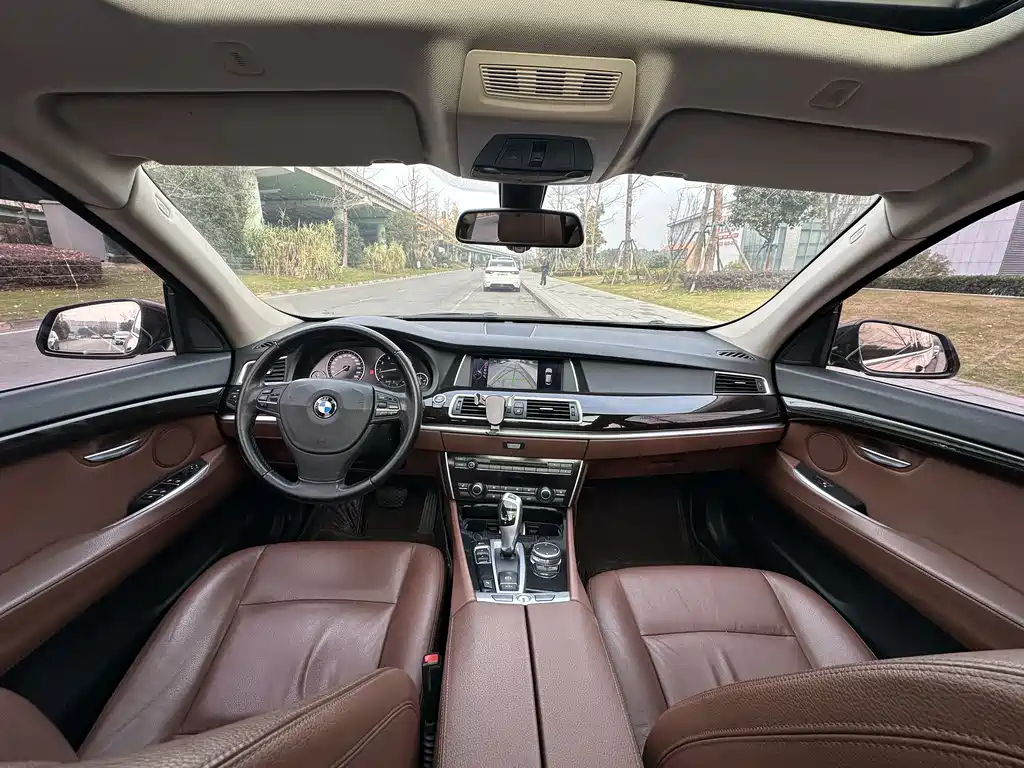 BMW 5 Series GT 2017 — фото 10