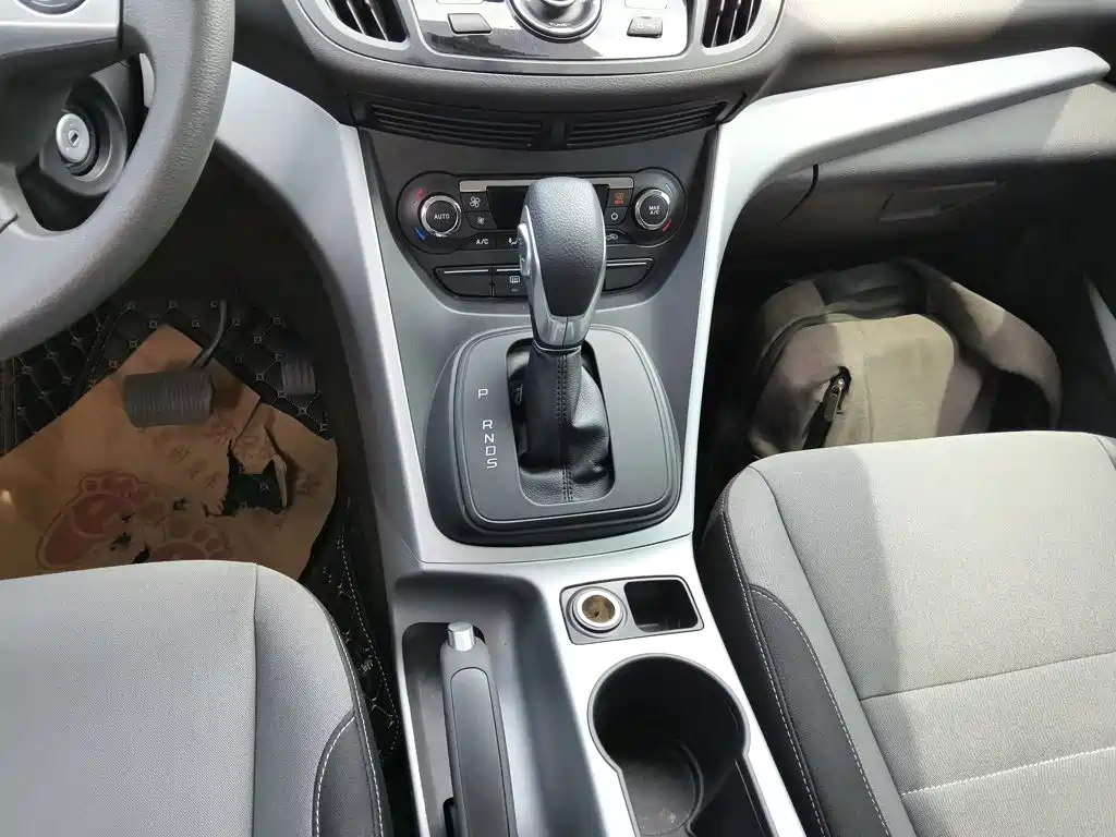 Ford Kuga 2016 — фото 10