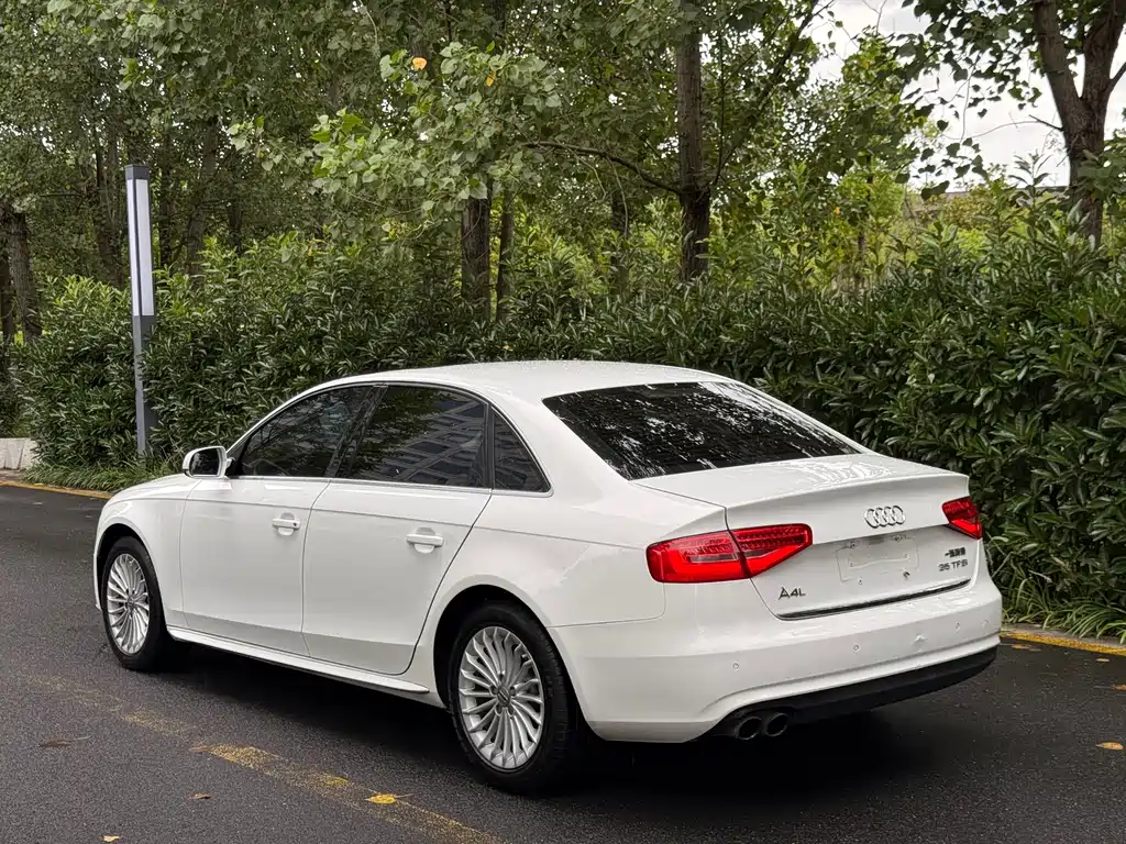 Audi A4L 2015