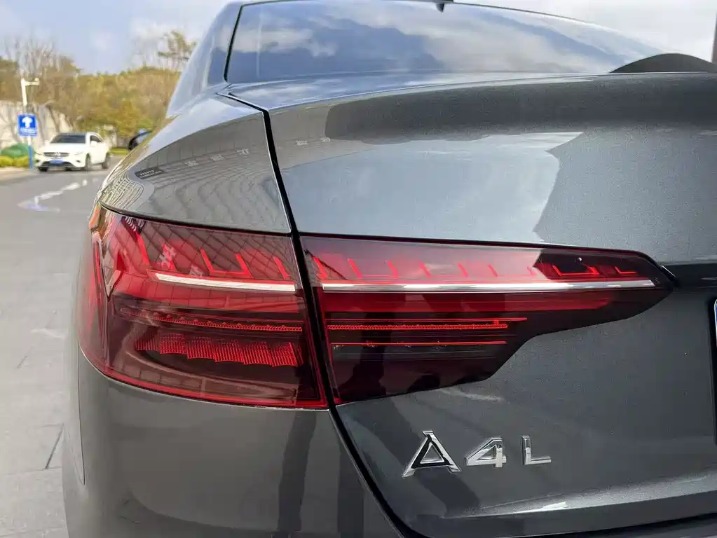 Audi A4L 2023 — фото 17