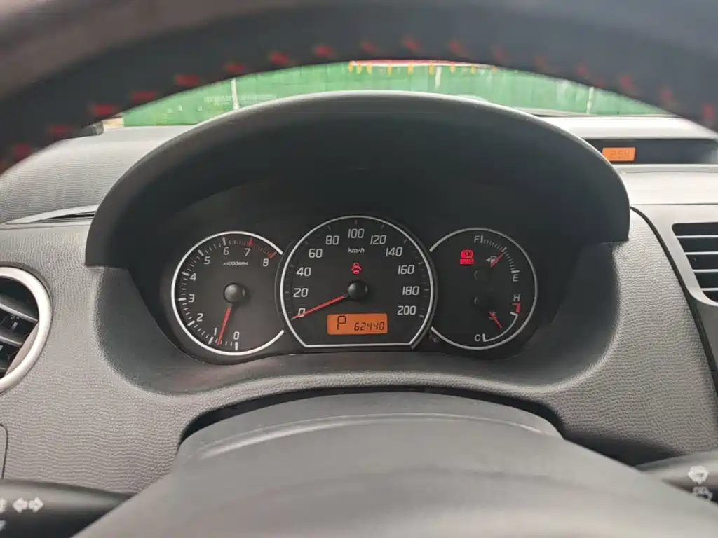 Suzuki Swift 2015 — фото 12