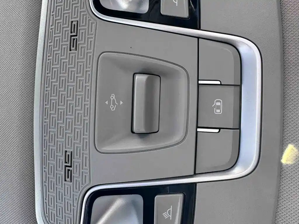 Geely Binyue 2022 — фото 13