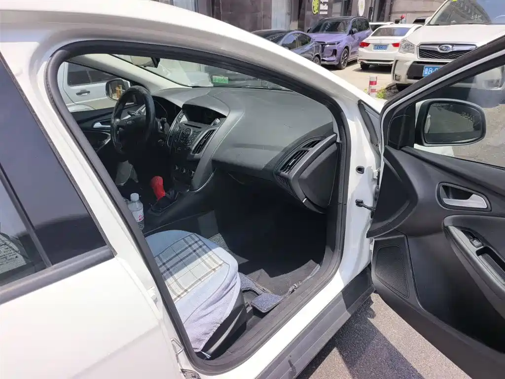 Ford Focus 2015 — фото 21