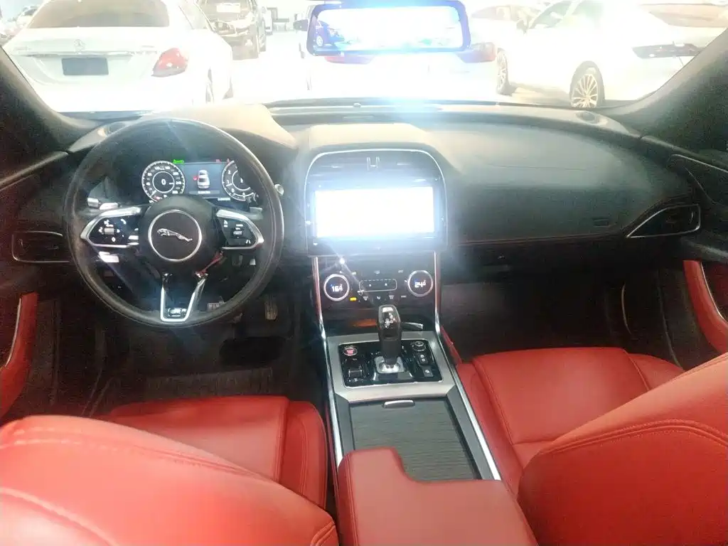 Jaguar XEL 2022 — фото 10