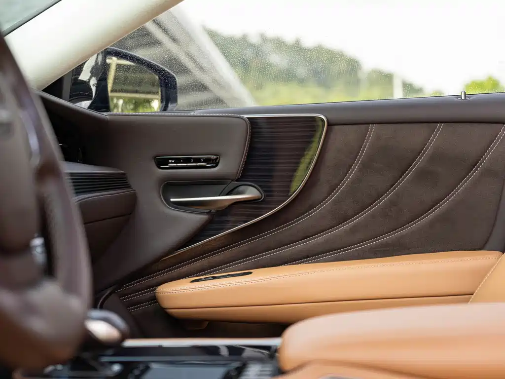 Lexus LS 2020 — фото 19
