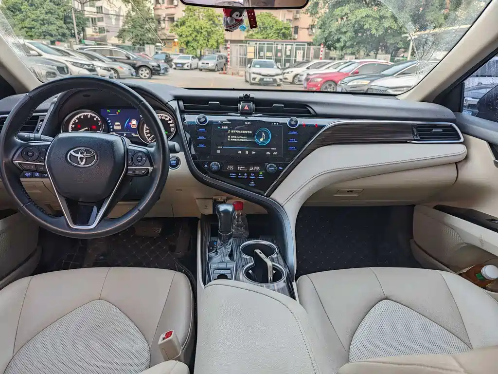 Toyota Camry 2020 — фото 5