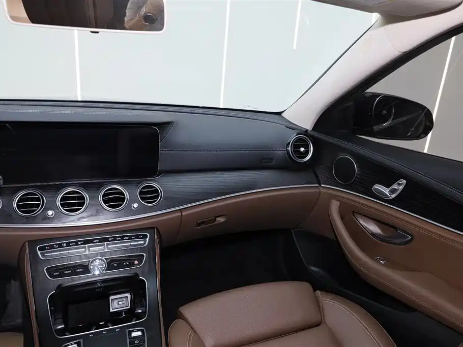 Mercedes-Benz E-Class 2020 — фото 26