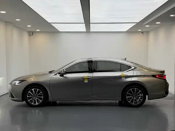 Lexus ES 2018