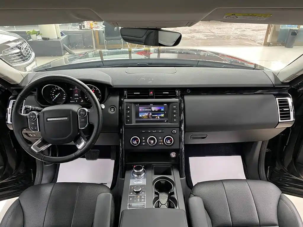 Land Rover Discovery 2018 — фото 14