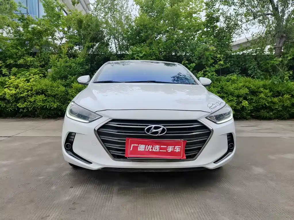 Hyundai Elantra 2018 — фото 1