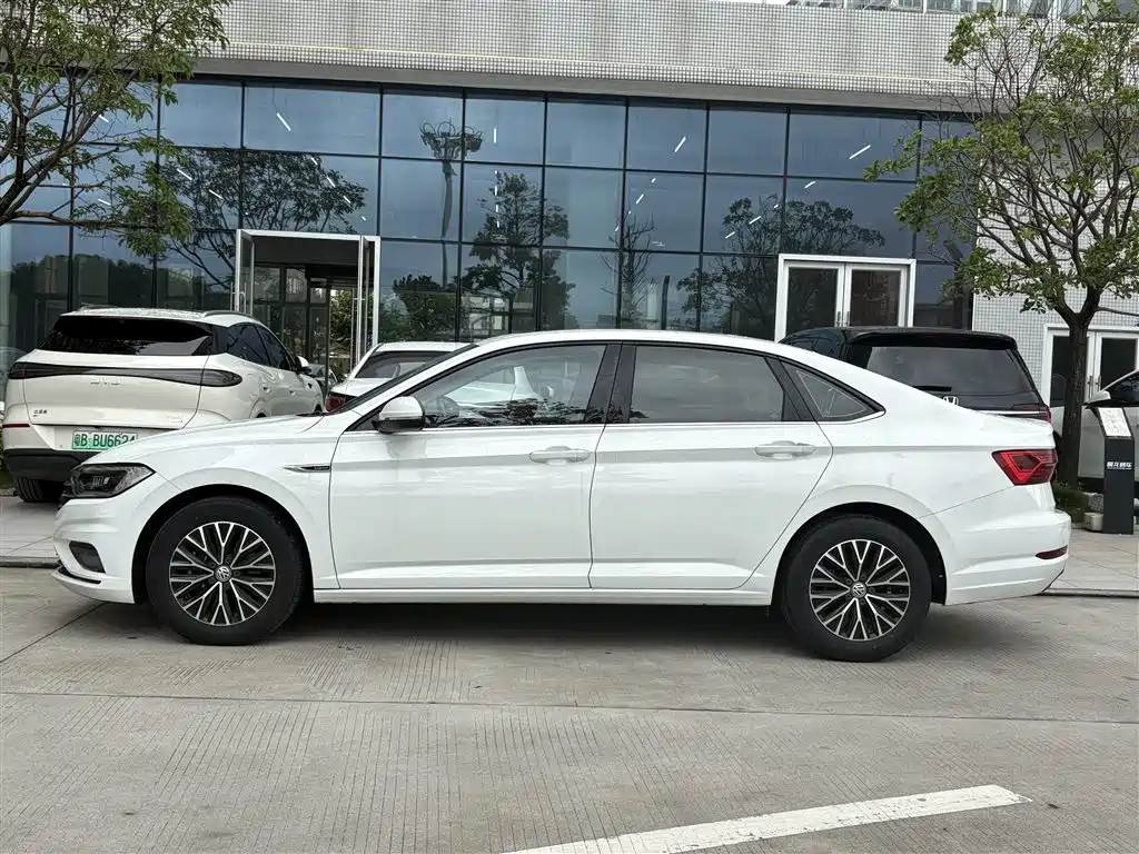 Volkswagen Sagitar 2020