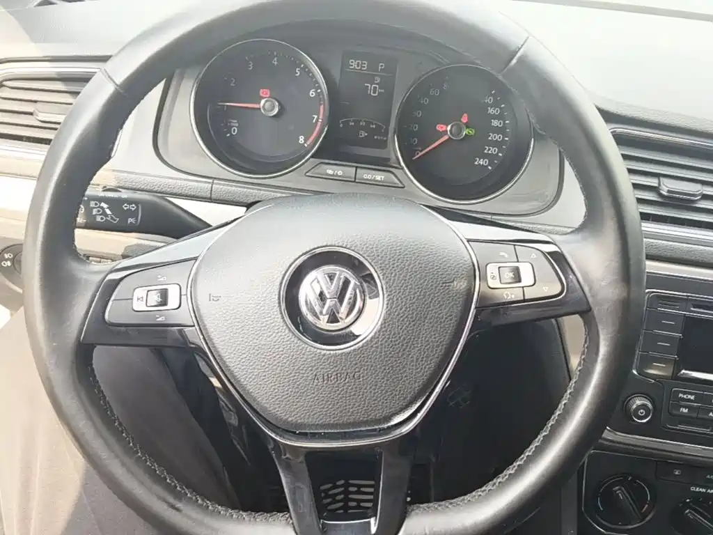 Volkswagen Lavida 2017 — фото 11