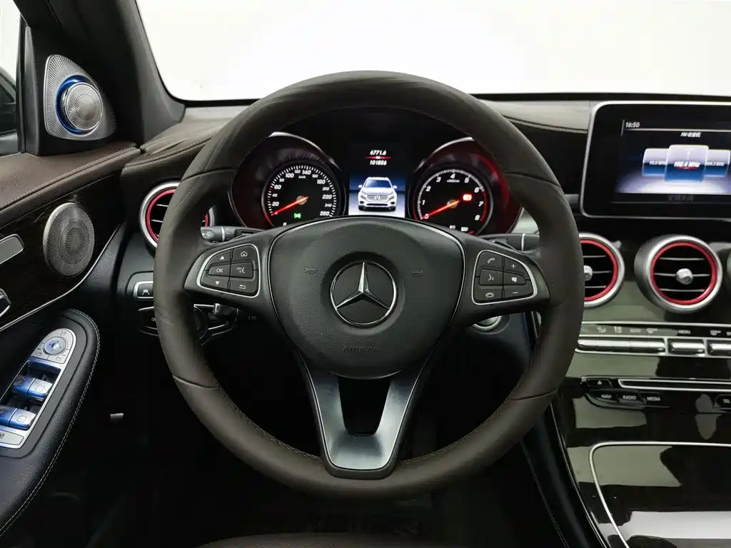 Mercedes-Benz GLC 2018 — фото 11