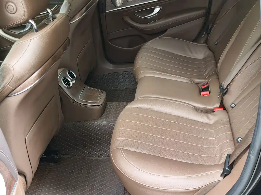 Mercedes-Benz E-Class 2023 — фото 12
