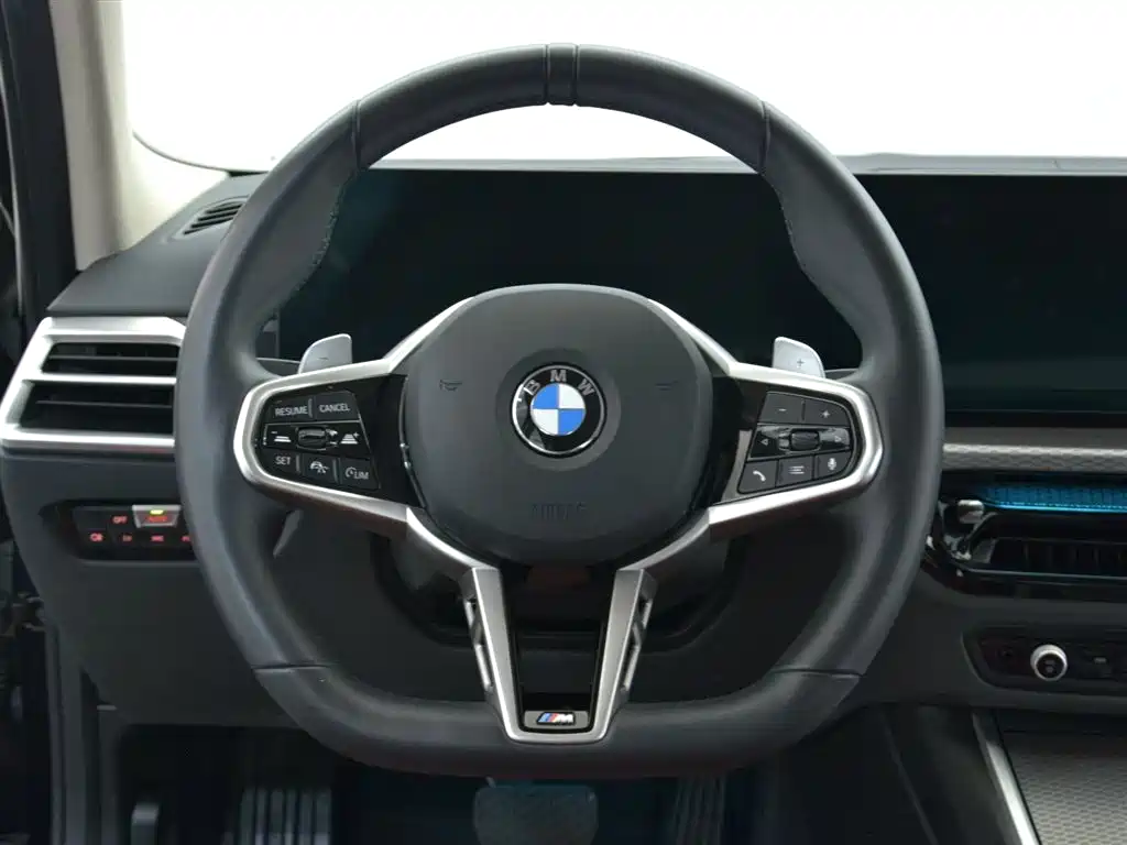 BMW 3 Series 2025 — фото 15