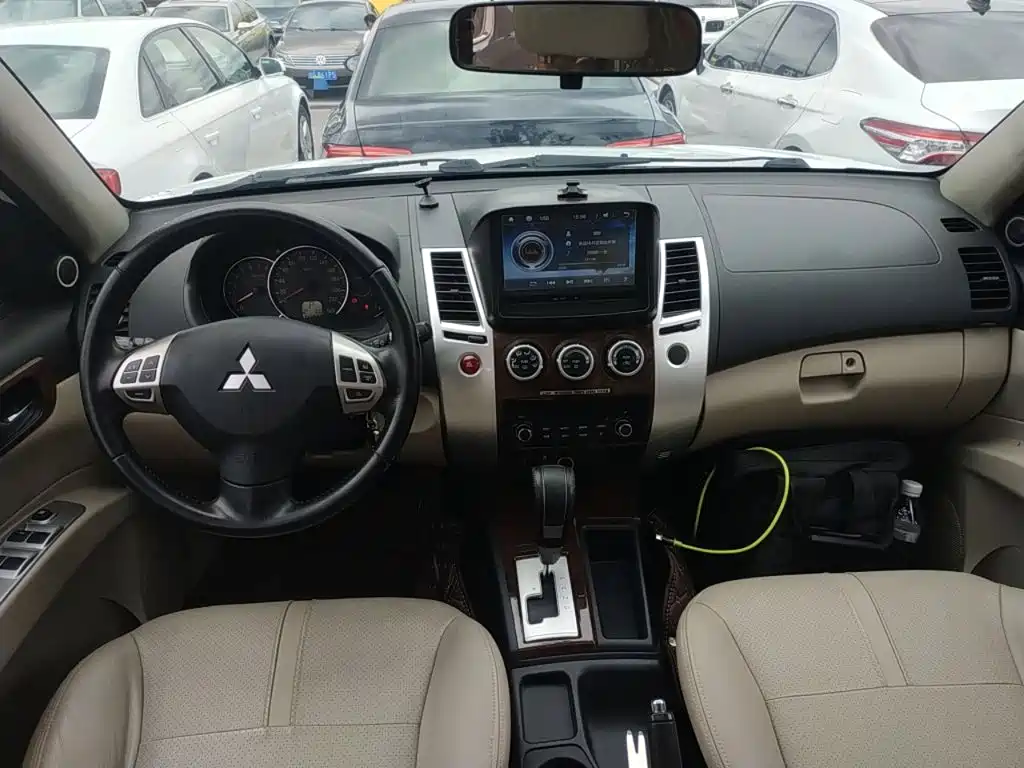 Mitsubishi Pajero Sport 2016