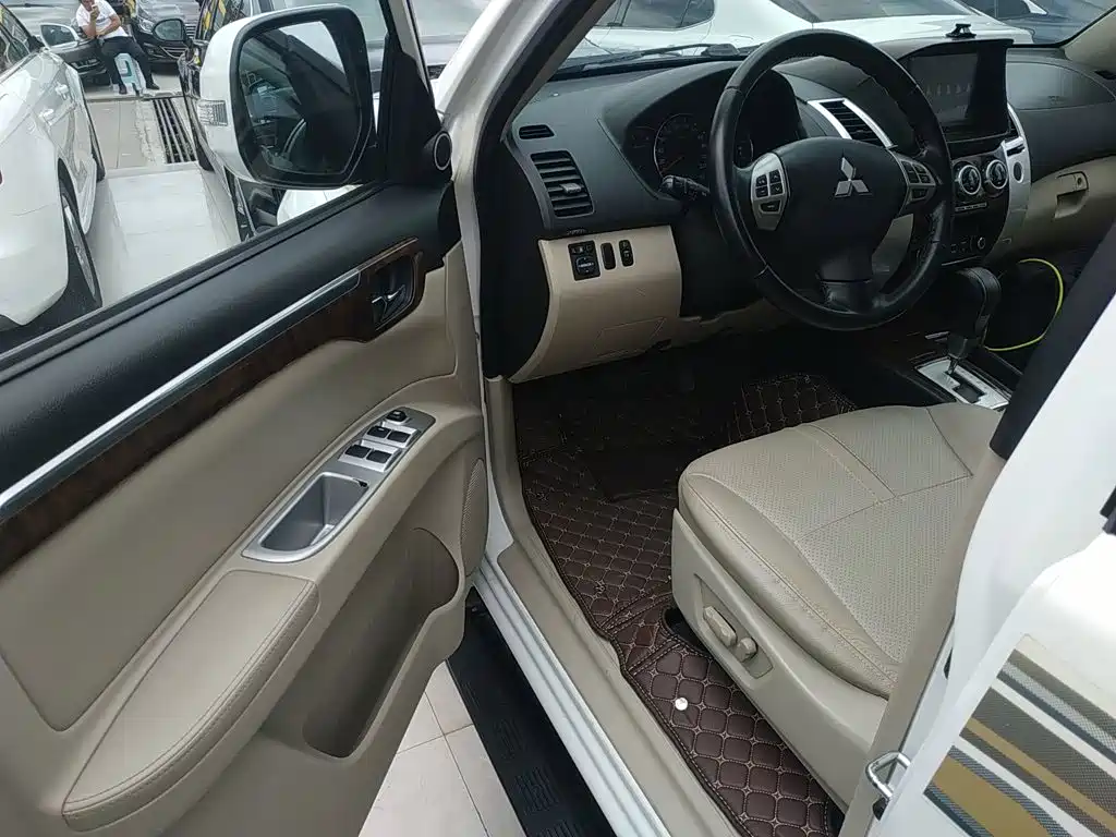 Mitsubishi Pajero Sport 2016 — фото 12