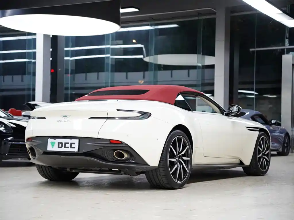 Aston Martin DB11 2020 — фото 7