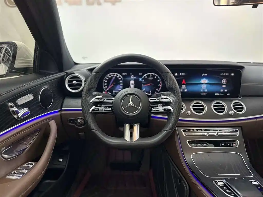 Mercedes-Benz E-Class 2022 — фото 9