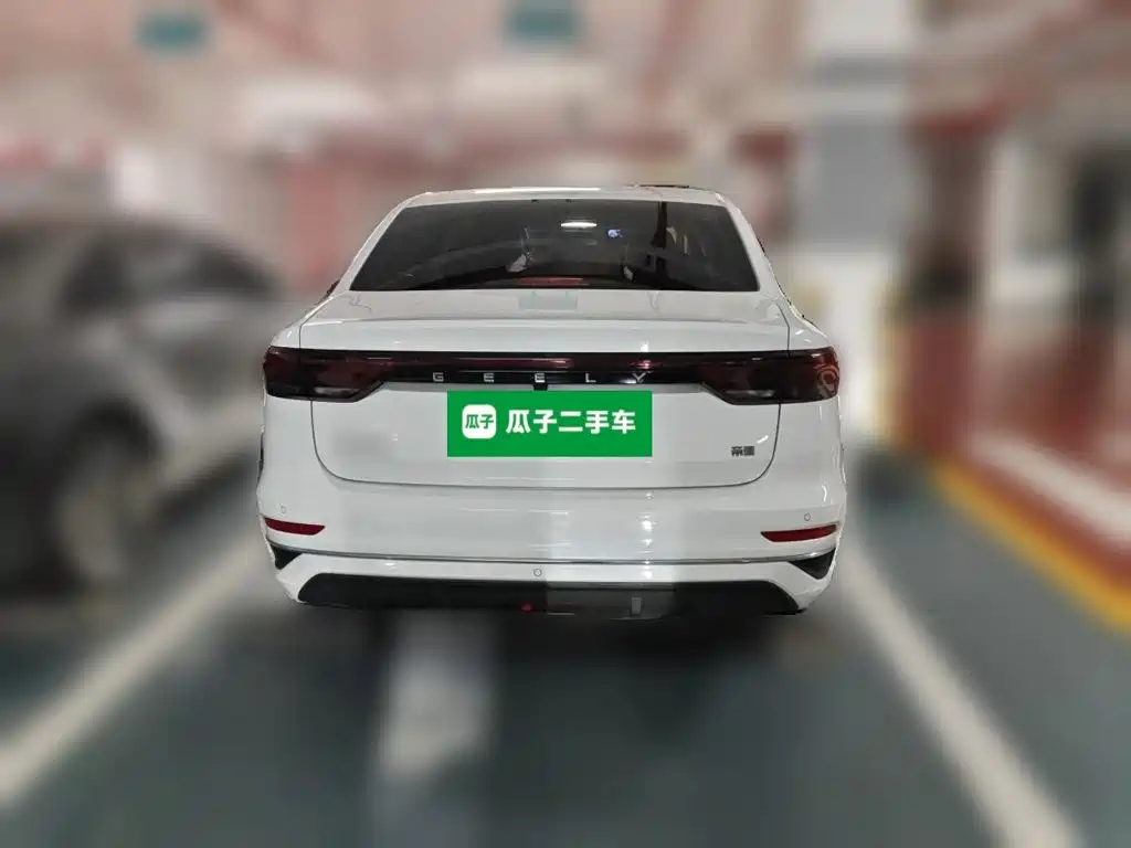 Geely Emgrand 2022