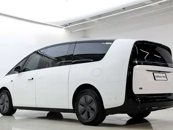 Li Auto MEGA 2025
