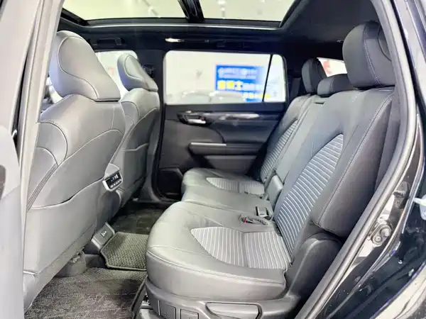 Toyota Crown Kluger 2023