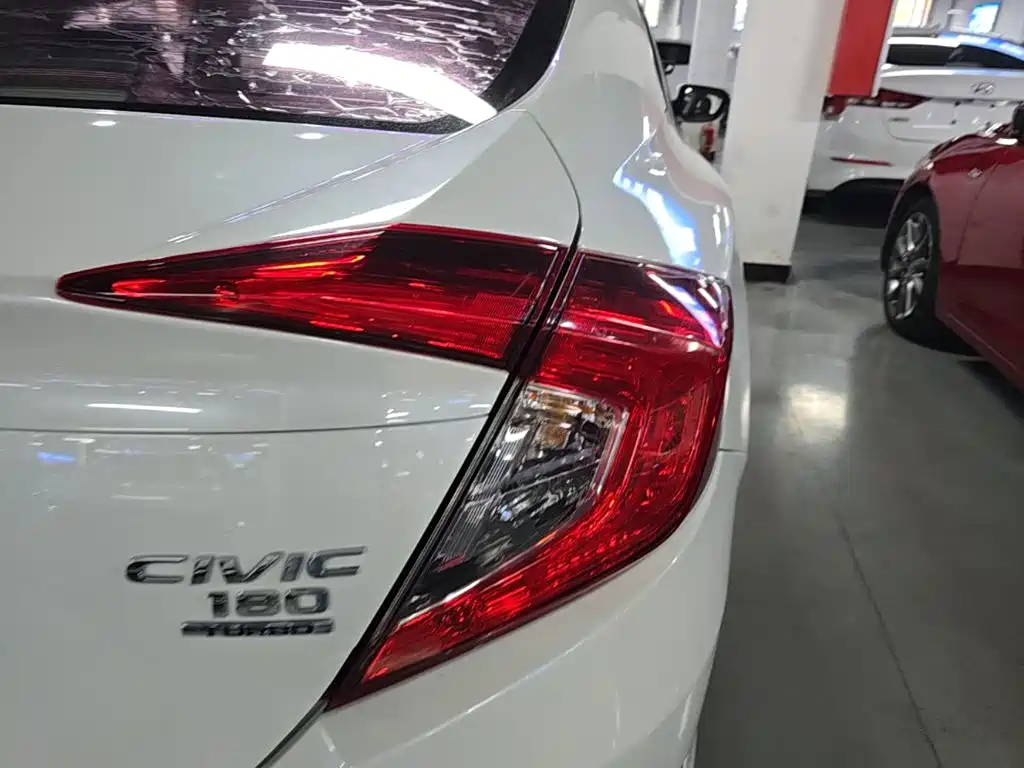 Honda Civic 2018 — фото 8