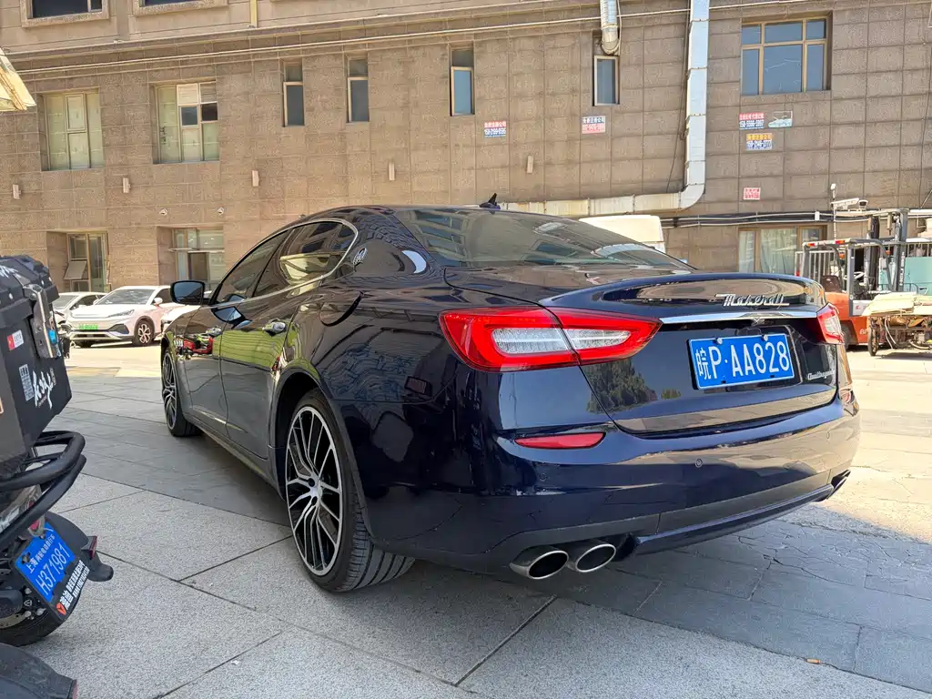 Maserati Quattroporte 2015 — фото 15