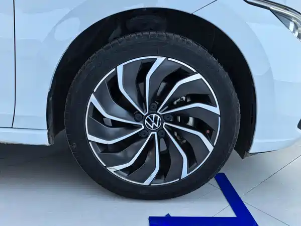 Volkswagen Golf 2023