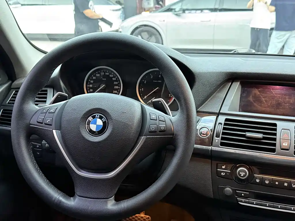 BMW X6 2014 — фото 8